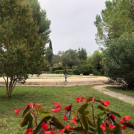Cornillon-Confoux Gite En Provence Dans Grand Jardin Avec Piscine Partagee מראה חיצוני תמונה