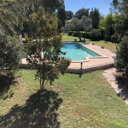 Cornillon-Confoux Gite En Provence Dans Grand Jardin Avec Piscine Partagee מראה חיצוני תמונה