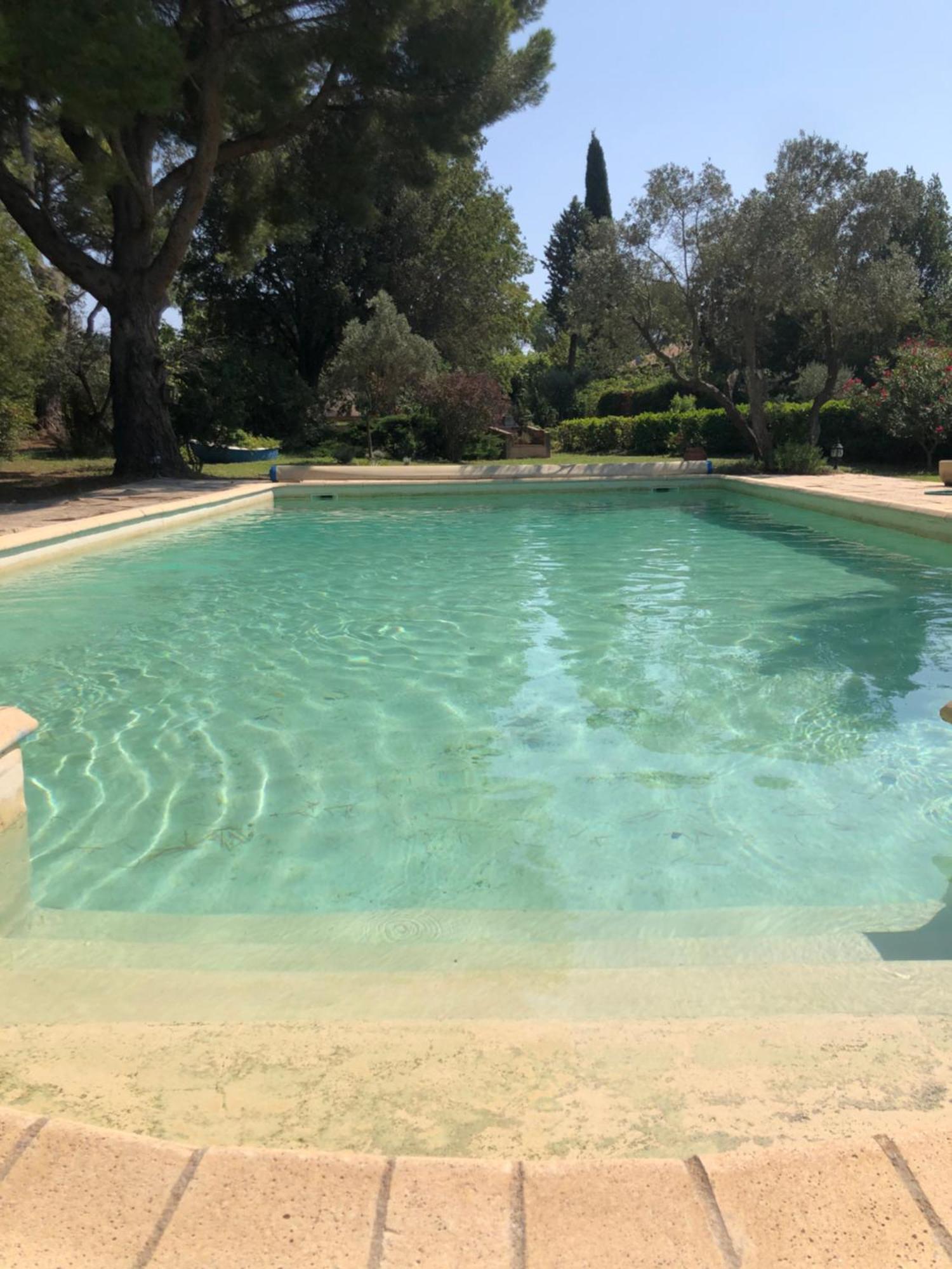 Cornillon-Confoux Gite En Provence Dans Grand Jardin Avec Piscine Partagee מראה חיצוני תמונה